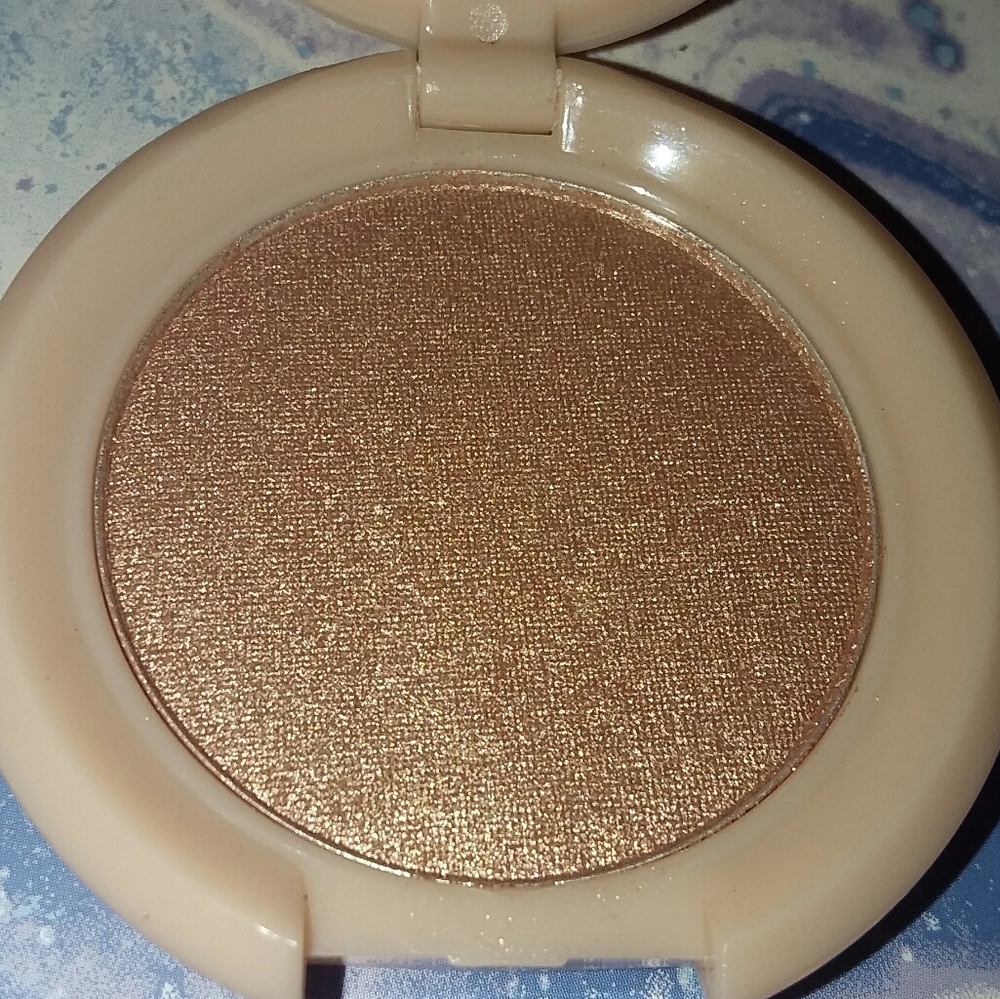 Iby radiant glow highlighter 24k magic